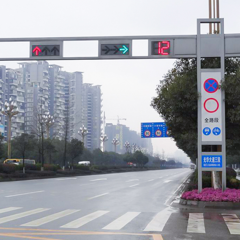 Double-Arm Single-Column Traffic Light